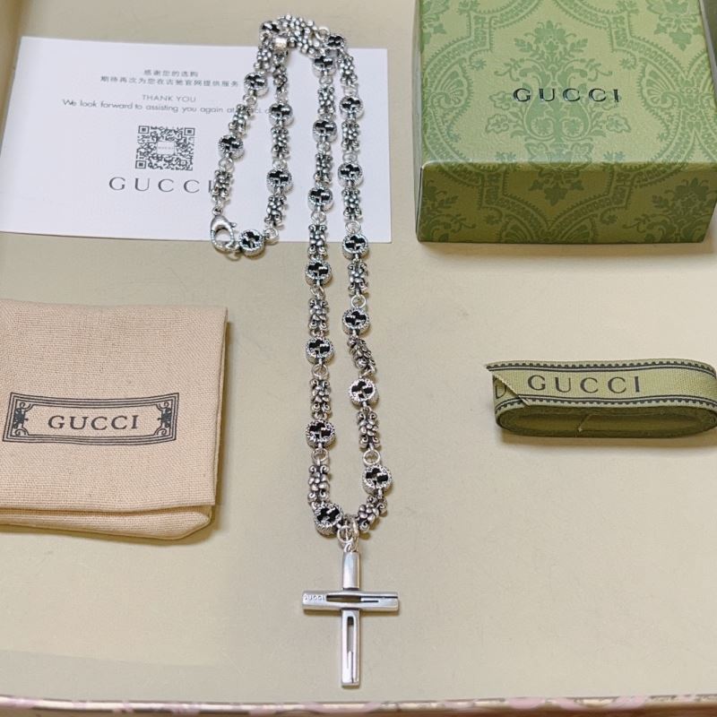 G*u*i necklaces